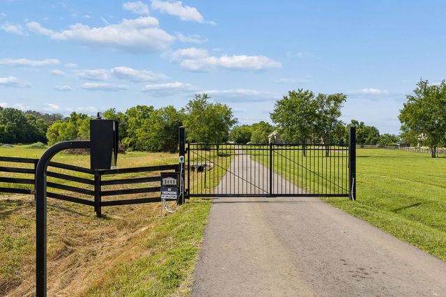 389 Atlas Pvt Ln, Hendersonville, TN 37075