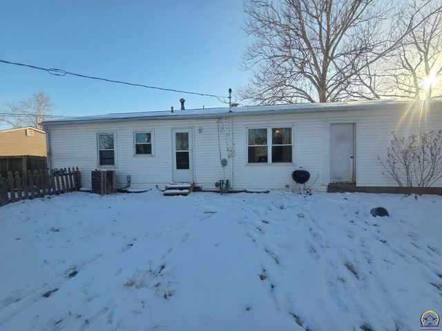 4818 SW 28th ST, Topeka, KS 66614