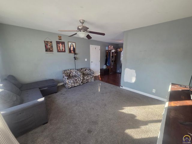 4818 SW 28th ST, Topeka, KS 66614