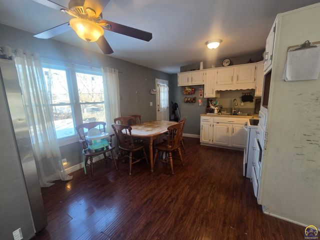 4818 SW 28th ST, Topeka, KS 66614