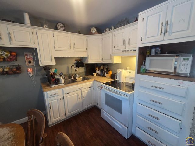 4818 SW 28th ST, Topeka, KS 66614