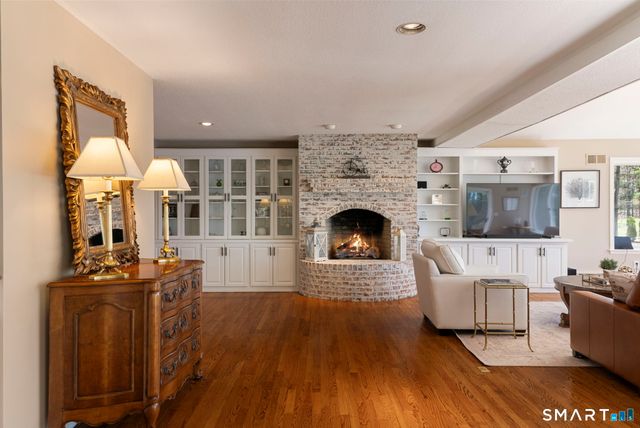 29 Woodland Drive, Avon, CT 06001