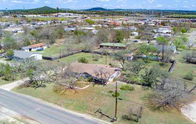 1101 Fifth, Comfort, TX 78013