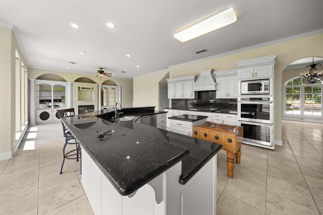 169 Dogwood Lakes Circle, Bullard, TX 75757