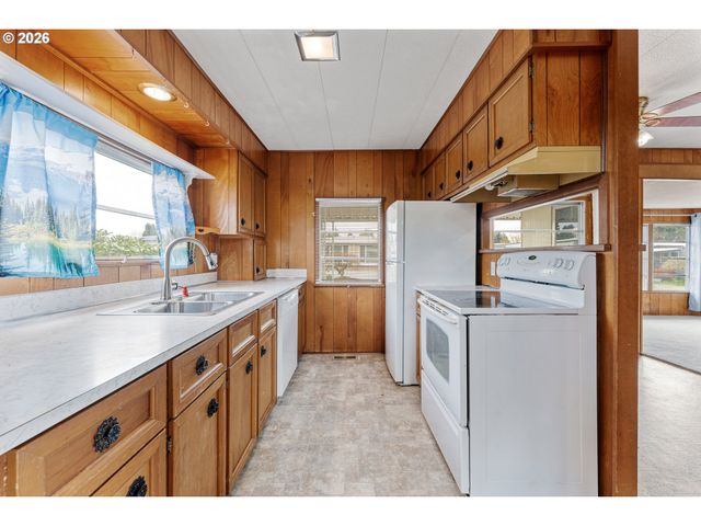 2681 Se RIVER Rd 6, Hillsboro, OR 97123