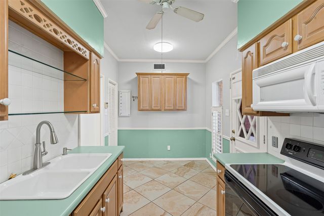 4320 Bellaire Drive S 115W, Fort Worth, TX 76109