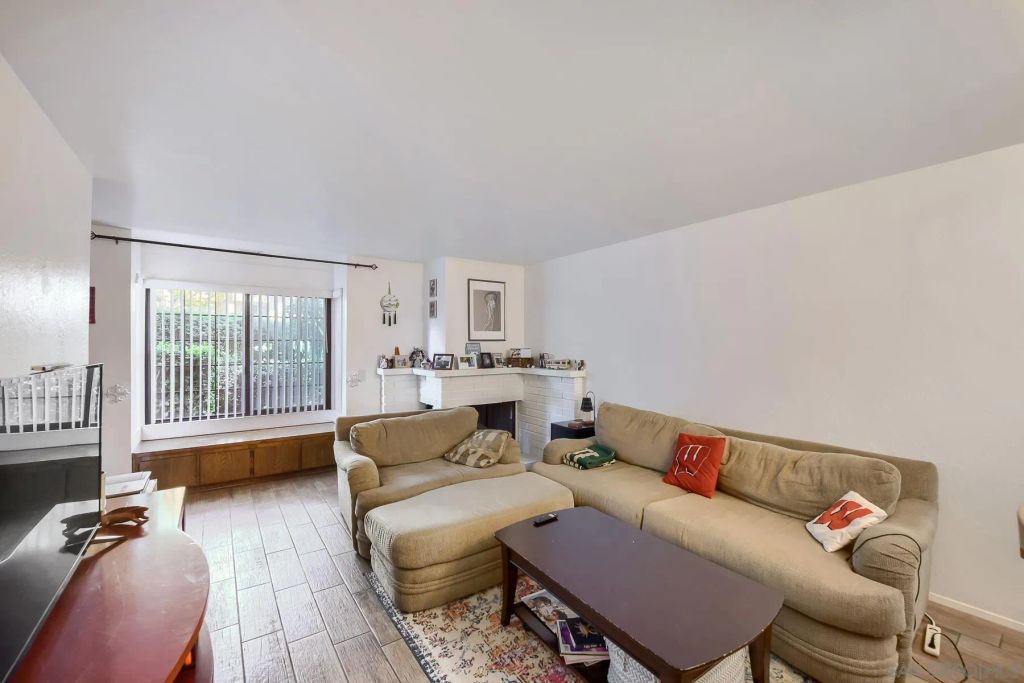 4085 Crystal Dawn 104, San Diego, CA 92122