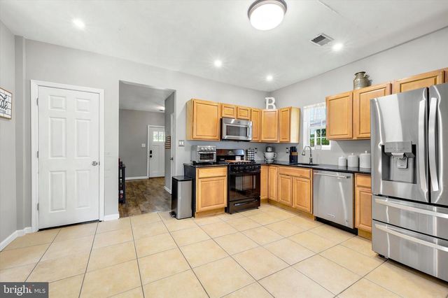 1433 BLUEBALL, Linwood, PA 19061