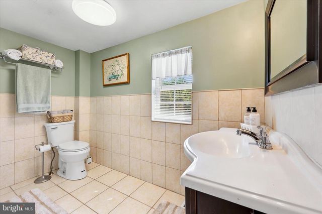 1433 BLUEBALL, Linwood, PA 19061