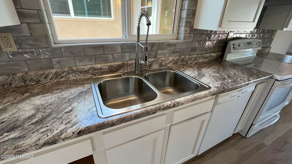 Image 10 of property listing at 7321 E Calle Managua, Tucson, AZ 85710