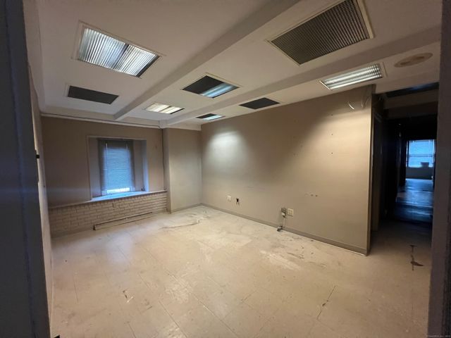 387 Clinton Avenue, Bridgeport, CT 06604