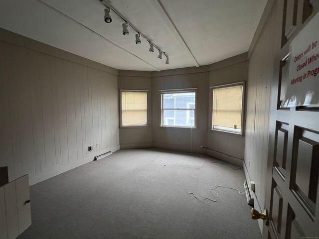 387 Clinton Avenue, Bridgeport, CT 06604