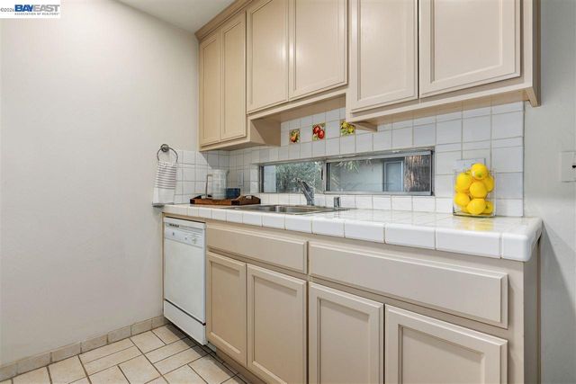 2734 OAK ROAD UNIT 110, Walnut Creek, CA 94597