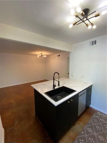 2119 Oxford Ave B, Austin, TX 78704