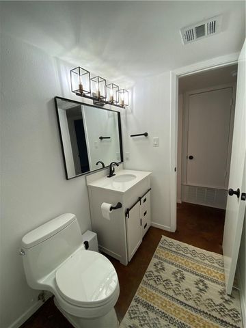 2119 Oxford Ave B, Austin, TX 78704