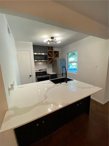 2119 Oxford Ave B, Austin, TX 78704