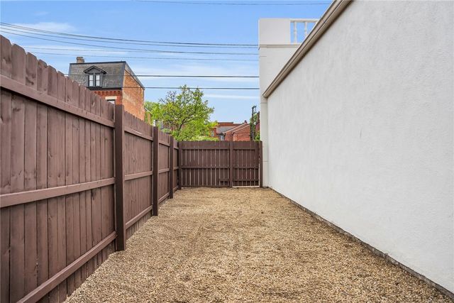 922 W North Ave, Allegheny West, PA 15233