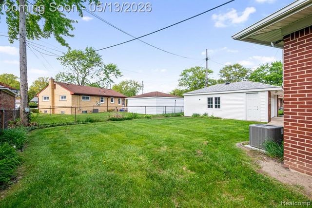 21223 Briar Court, Saint Clair Shores, MI 48081