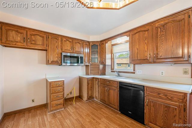 21223 Briar Court, Saint Clair Shores, MI 48081