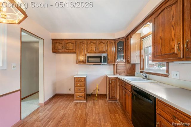 21223 Briar Court, Saint Clair Shores, MI 48081