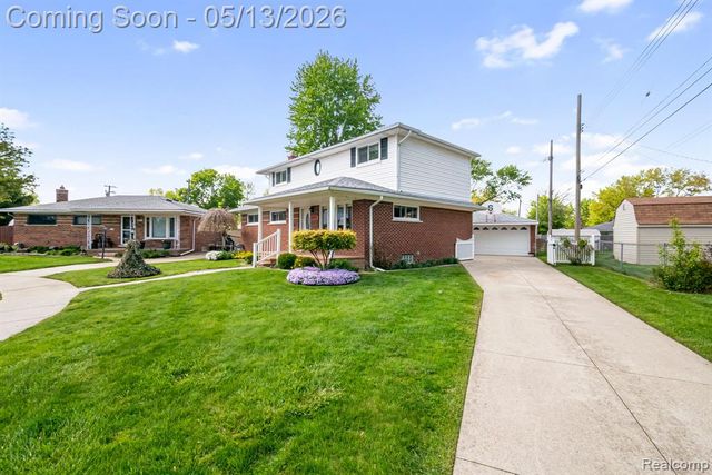 21223 Briar Court, Saint Clair Shores, MI 48081