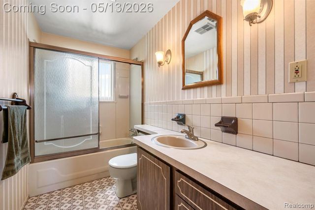 21223 Briar Court, Saint Clair Shores, MI 48081