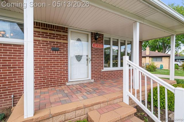 21223 Briar Court, Saint Clair Shores, MI 48081