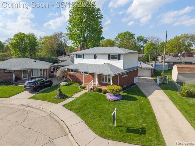 21223 Briar Court, Saint Clair Shores, MI 48081