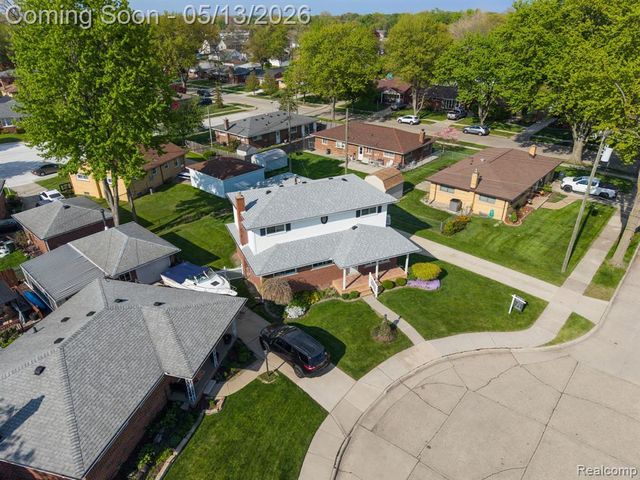 21223 Briar Court, Saint Clair Shores, MI 48081