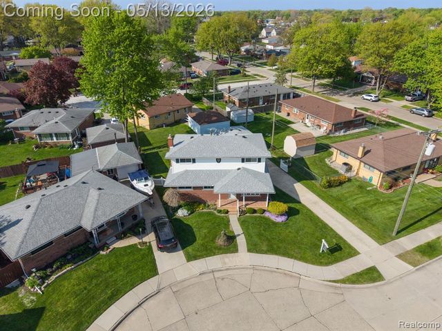 21223 Briar Court, Saint Clair Shores, MI 48081