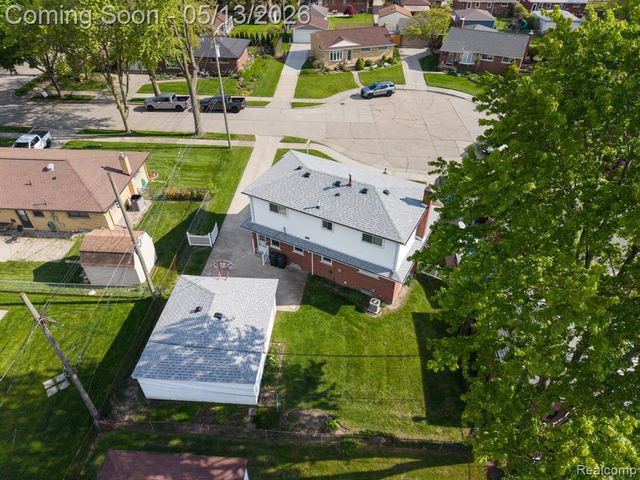 21223 Briar Court, Saint Clair Shores, MI 48081