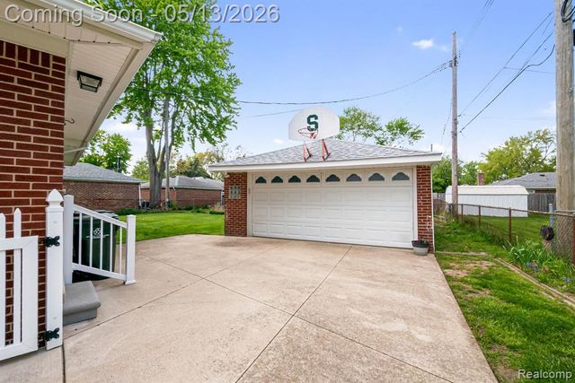 21223 Briar Court, Saint Clair Shores, MI 48081