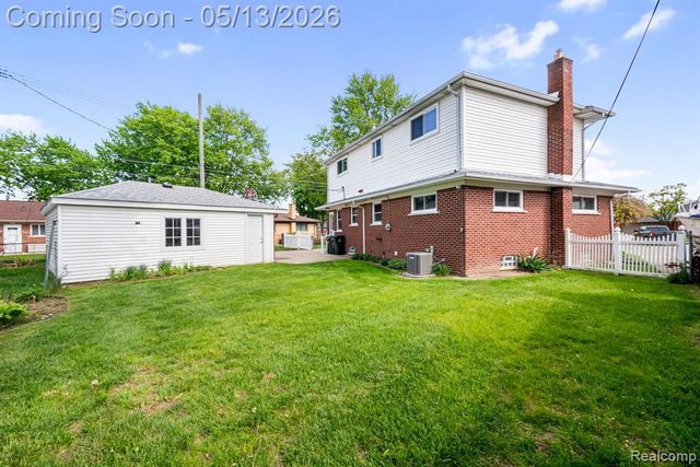 21223 Briar Court, Saint Clair Shores, MI 48081