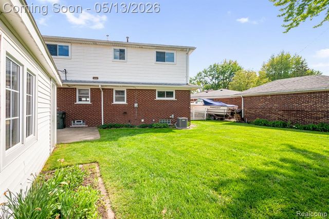 21223 Briar Court, Saint Clair Shores, MI 48081
