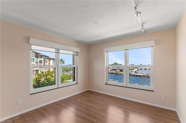 4015 SE 20th PL # 301, Cape Coral, FL 33904