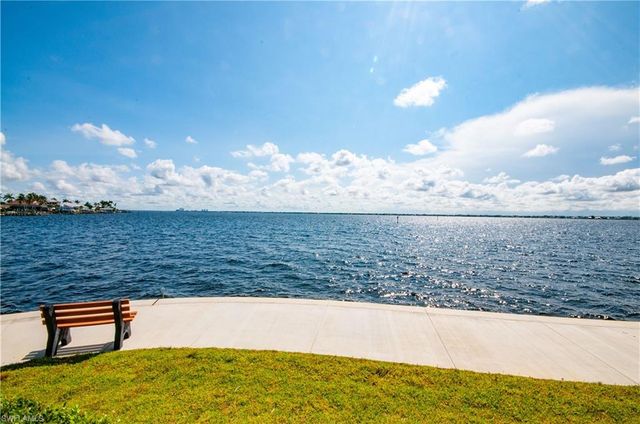 4015 SE 20th PL # 301, Cape Coral, FL 33904