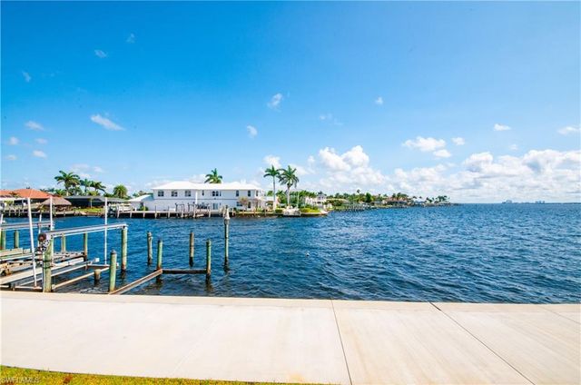 4015 SE 20th PL # 301, Cape Coral, FL 33904