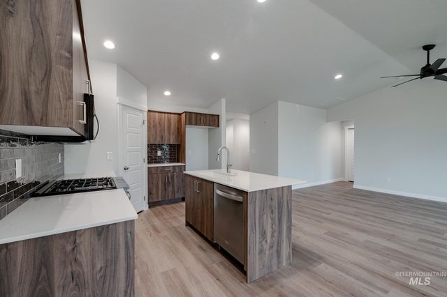 10466 W Teratai St, Star, ID 83669