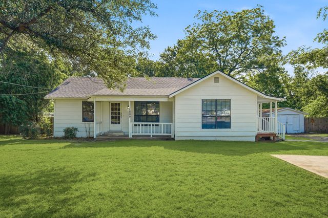 1800 Island Bayou, Bonham, TX 75418