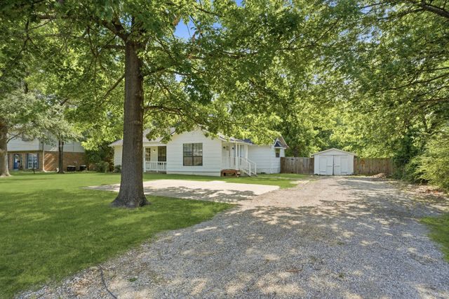 1800 Island Bayou, Bonham, TX 75418