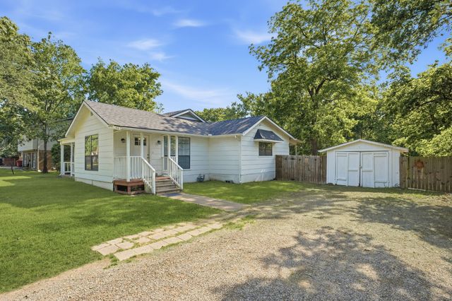 1800 Island Bayou, Bonham, TX 75418