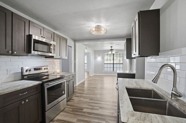 1800 Island Bayou, Bonham, TX 75418
