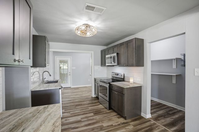 1800 Island Bayou, Bonham, TX 75418