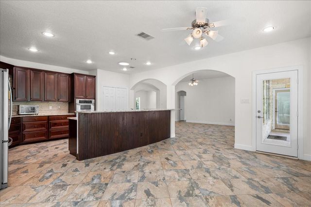 7750 Rolling Creek Road, Burton, TX 77835
