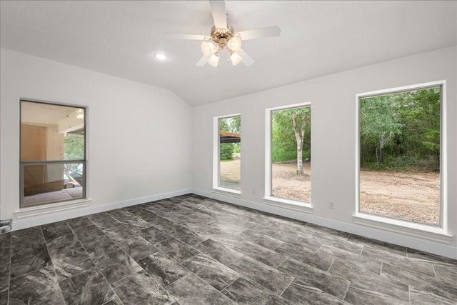 7750 Rolling Creek Road, Burton, TX 77835