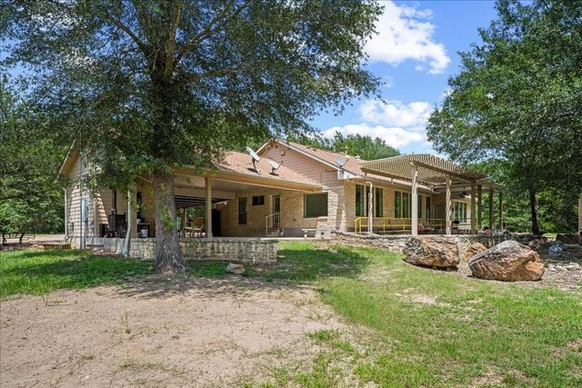 7750 Rolling Creek Road, Burton, TX 77835