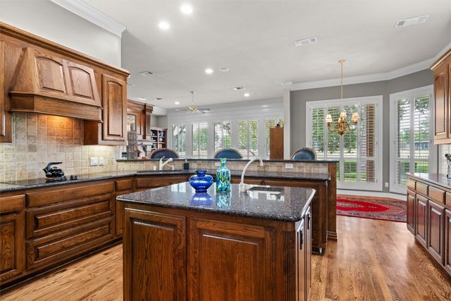 912 Walnut Falls Circle, Mansfield, TX 76063