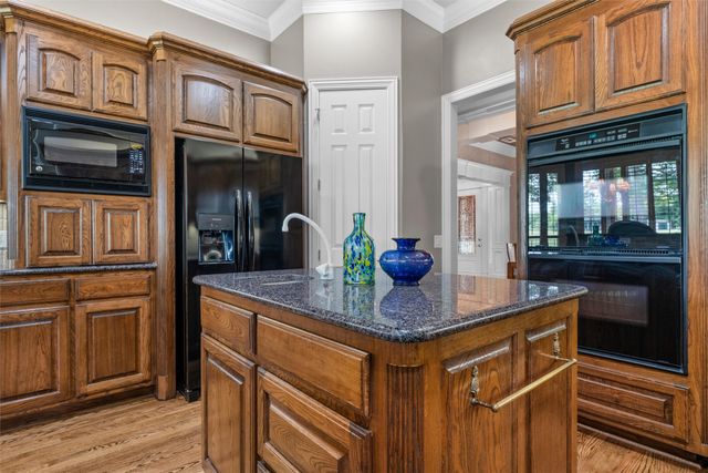 912 Walnut Falls Circle, Mansfield, TX 76063