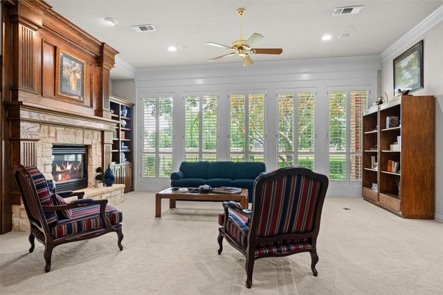 912 Walnut Falls Circle, Mansfield, TX 76063