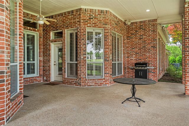 912 Walnut Falls Circle, Mansfield, TX 76063